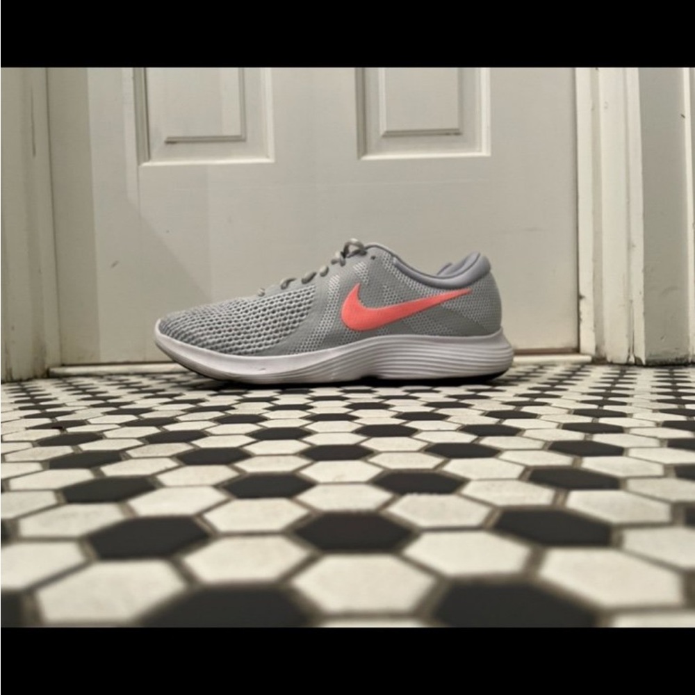 Nike Womens Revolution
4 Gray Running Shoes
Sneakers Size 9.5 W.
